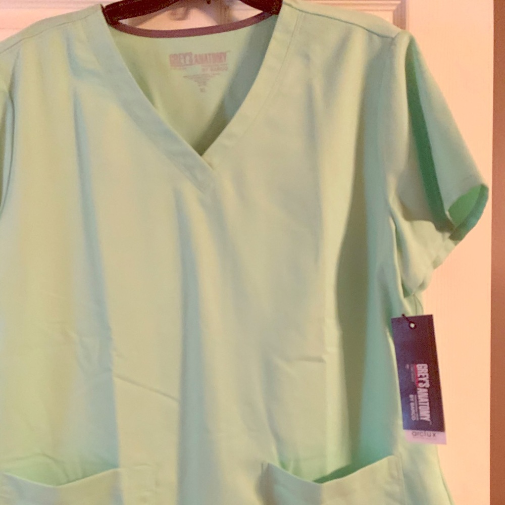 Women’s scrub top